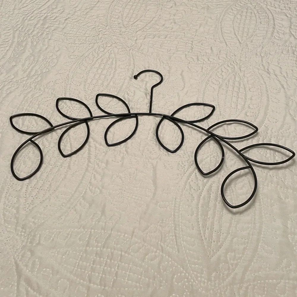 Metal Botanical Leaves Scarf Hanger Excellent Condition